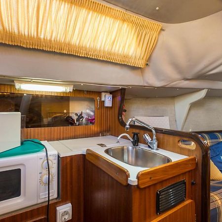 Pequeno Velero En Port Forum Ideal Para Backpackers Sant Adria de Besos Εξωτερικό φωτογραφία