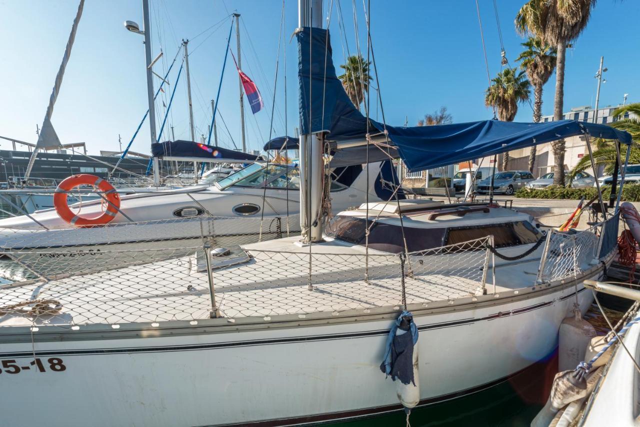 Pequeno Velero En Port Forum Ideal Para Backpackers Sant Adria de Besos Εξωτερικό φωτογραφία