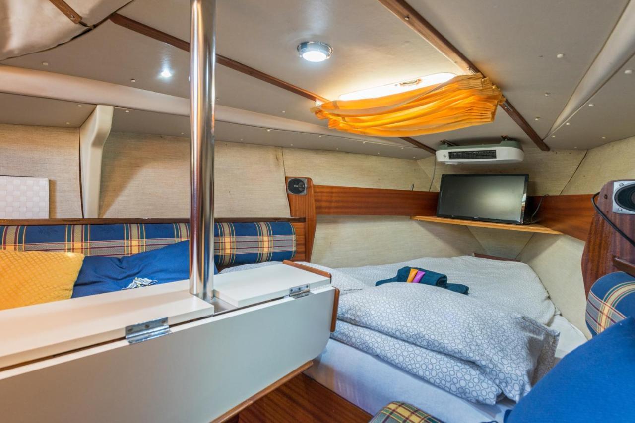 Pequeno Velero En Port Forum Ideal Para Backpackers Sant Adria de Besos Εξωτερικό φωτογραφία
