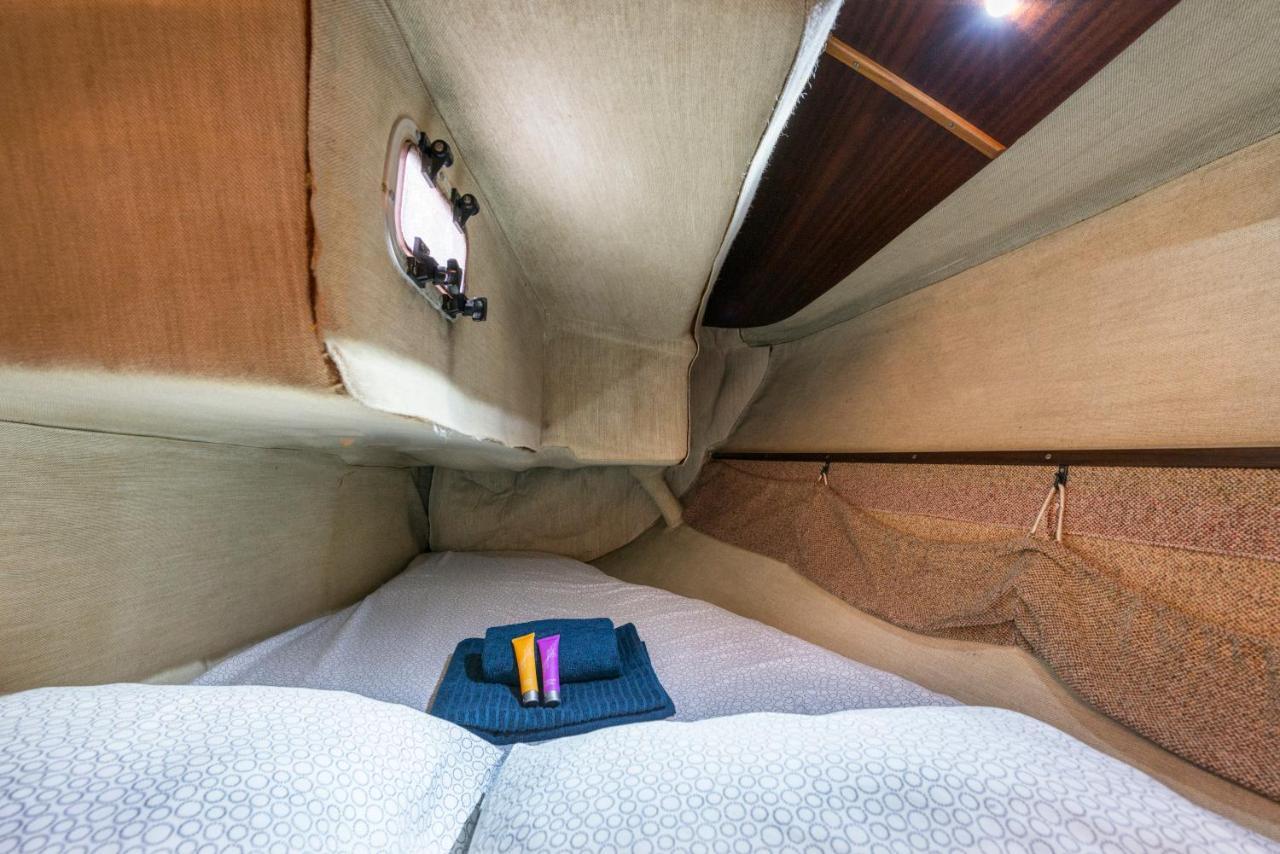 Pequeno Velero En Port Forum Ideal Para Backpackers Sant Adria de Besos Εξωτερικό φωτογραφία