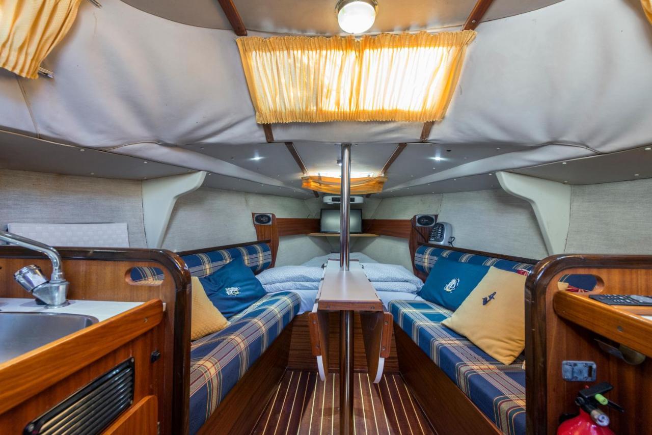 Pequeno Velero En Port Forum Ideal Para Backpackers Sant Adria de Besos Εξωτερικό φωτογραφία