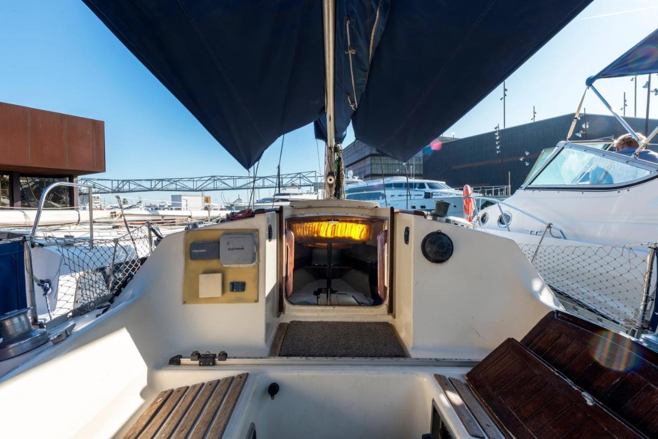 Pequeno Velero En Port Forum Ideal Para Backpackers Sant Adria de Besos Εξωτερικό φωτογραφία